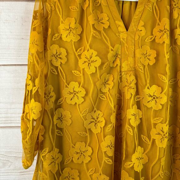 Siren Lily Yellow Lace Overlay V-Neck Roll Tab Sleeve Blouse Size PXL - Picture 2 of 8